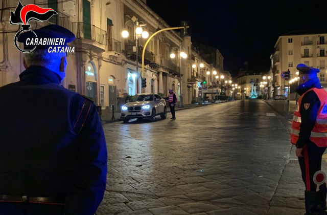 Carabinieri. Proseguono incessanti i controlli anti covid nelle città della provincia etnea